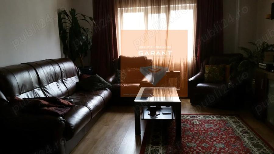 Apartament cu 4 camere decomandat în Central