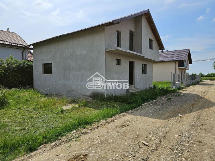 Casă de vânzare în Lazuri – aproape de lacuri, aproape de liniște, de - 1
