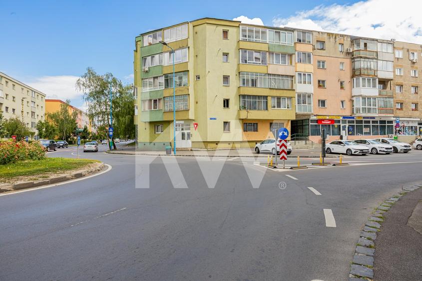Apartament cu 2 camere decomandat în Tractorul