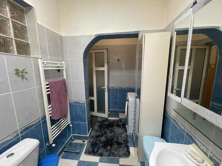 Apartament cu 4 camere semidecomandat, mobilat în Parcul Carol