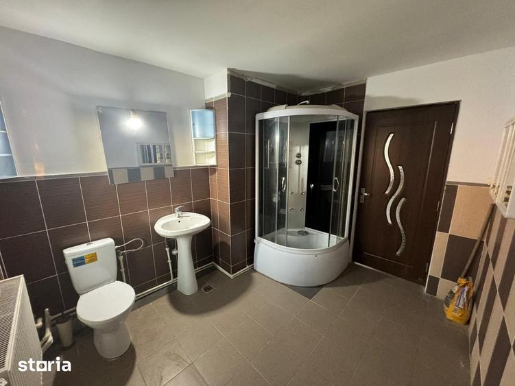 Casă cu 8 camere cu Teren 300 Mp în Ciurea