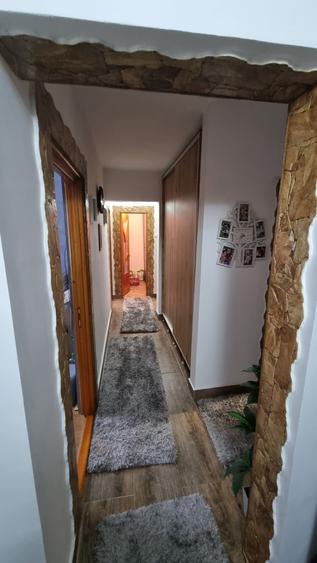 Apartament cu 4 camere decomandat în Central
