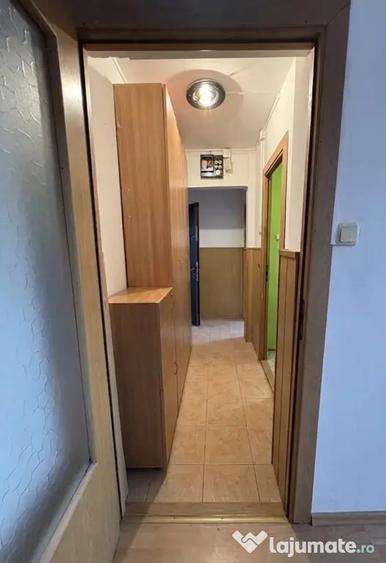 Apartament cu 3 camere semidecomandat în Dâmbu Pietros