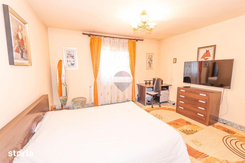 Casă cu 6 camere cu Teren 1000 Mp în Central