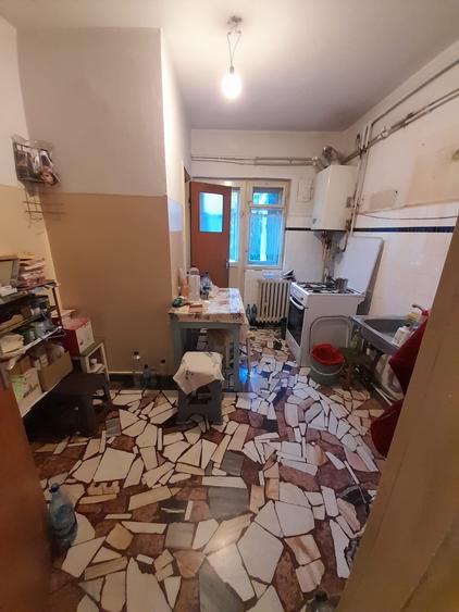 Apartament cu 4 camere decomandat în Pajura