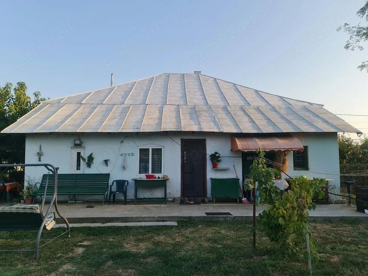Casă cu 3 camere cu Teren 2190 Mp în Redea