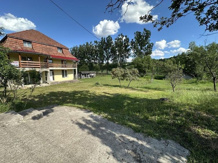 Casă cu 4 camere în Horoatu Cehului
