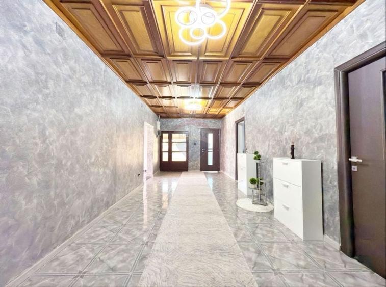 Casă cu 4 camere în Exterior Vest