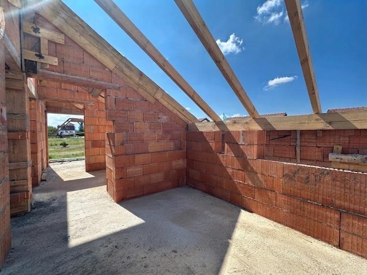 Casă cu 4 camere cu Teren 351 Mp în Hărman