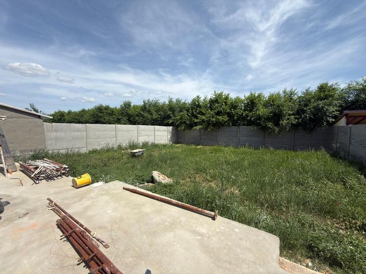 Duplex cu 3 camere cu Canalizare în Ghiroda
