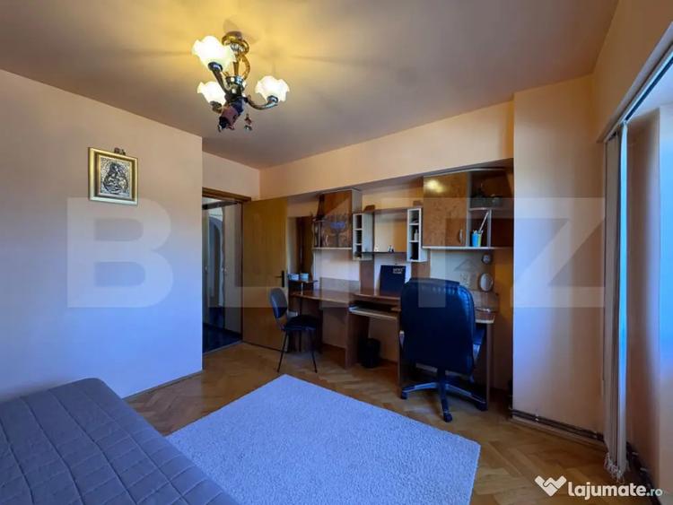 Apartament cu 3 camere decomandat în Micro 11