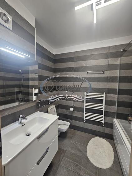 Apartament cu 3 camere semidecomandat, mobilat în Gheorgheni