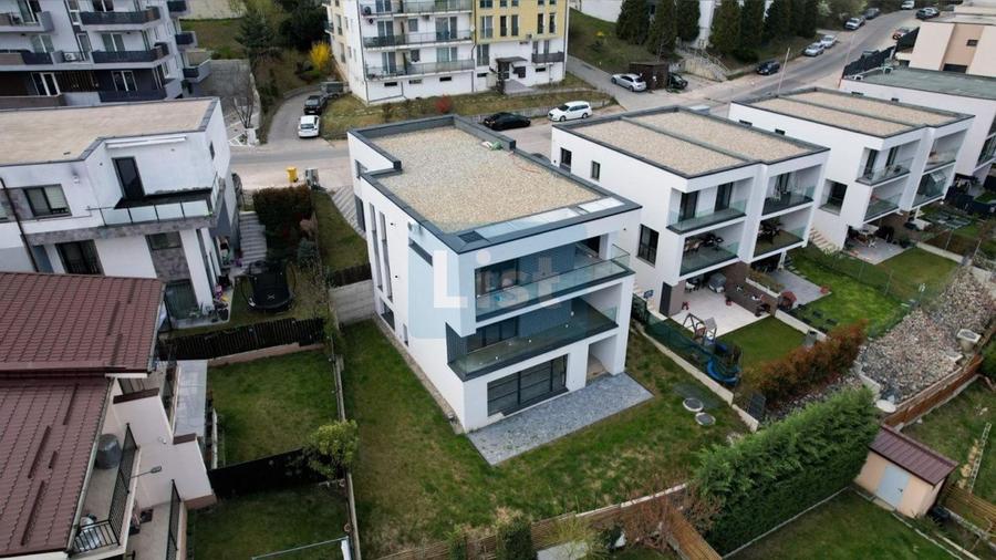 Casă cu 5 camere cu Teren 350 Mp în Câmpului