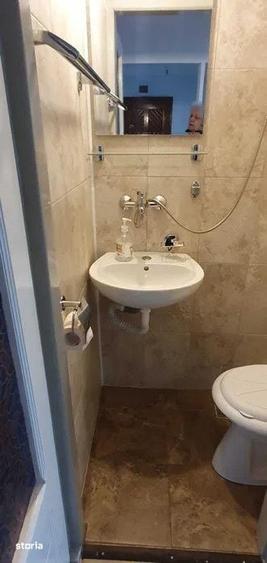 Apartament cu 4 camere decomandat în Florilor