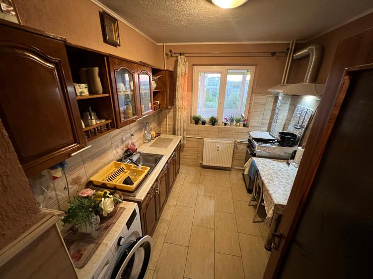 Apartament cu 3 camere decomandat în Militari