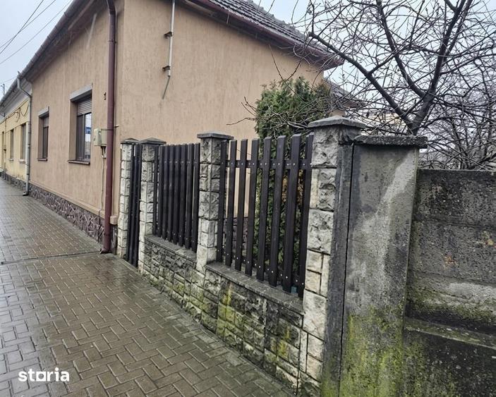 Casă cu 3 camere cu Teren 400 Mp în Central