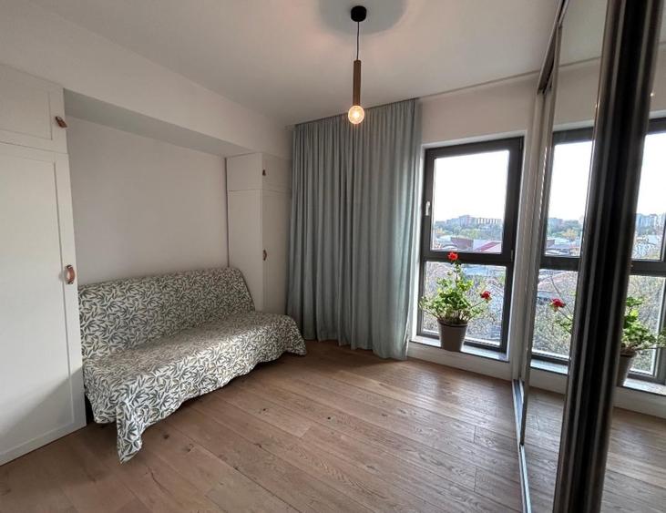 Apartament cu 3 camere semidecomandat, mobilat în Doamna Ghica