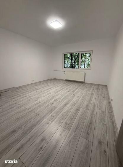 Apartament cu 3 camere decomandat în Tei