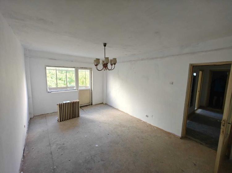 Apartament cu 2 camere decomandat în Piața Nouă