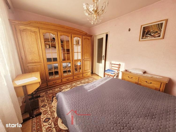 Apartament cu 4 camere decomandat în Central