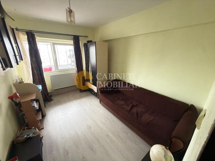 Apartament cu 4 camere decomandat, mobilat în Nicolina