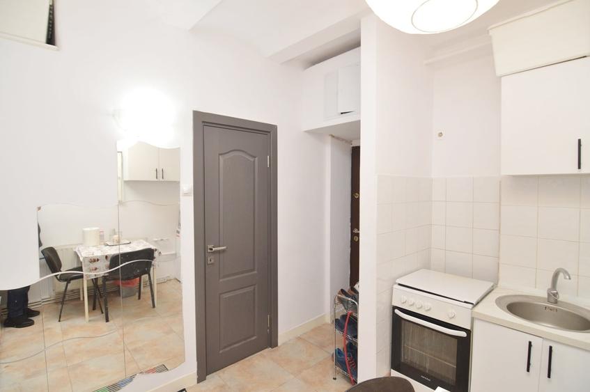 Garsonieră decomandată în Baba Novac