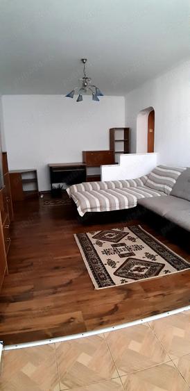 Apartament cu 2 camere semidecomandat în Craiovei
