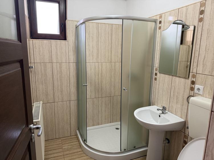 Apartament cu 3 camere decomandat, mobilat în Vasile Aaron