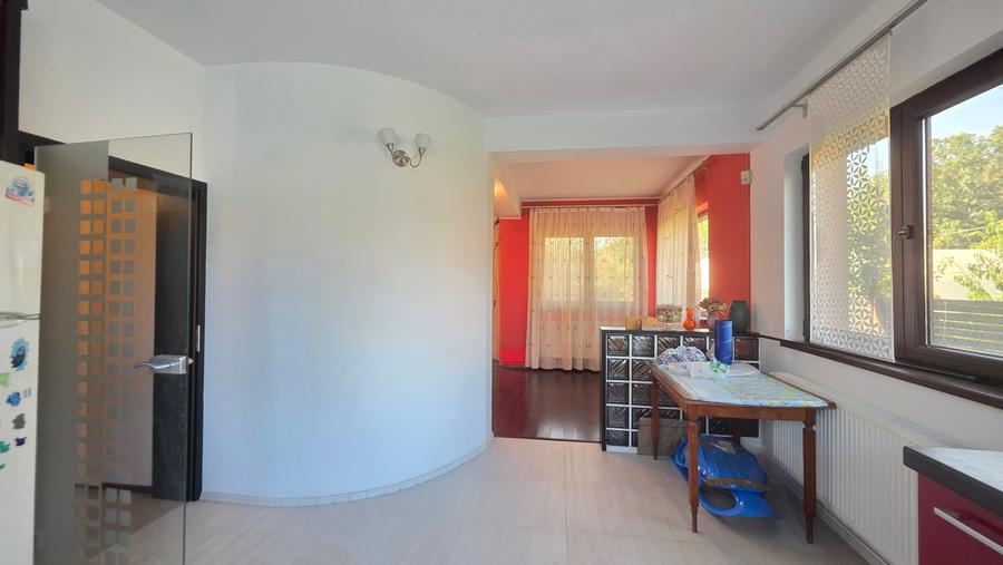 Casă cu 6 camere cu Canalizare în Grădiștea