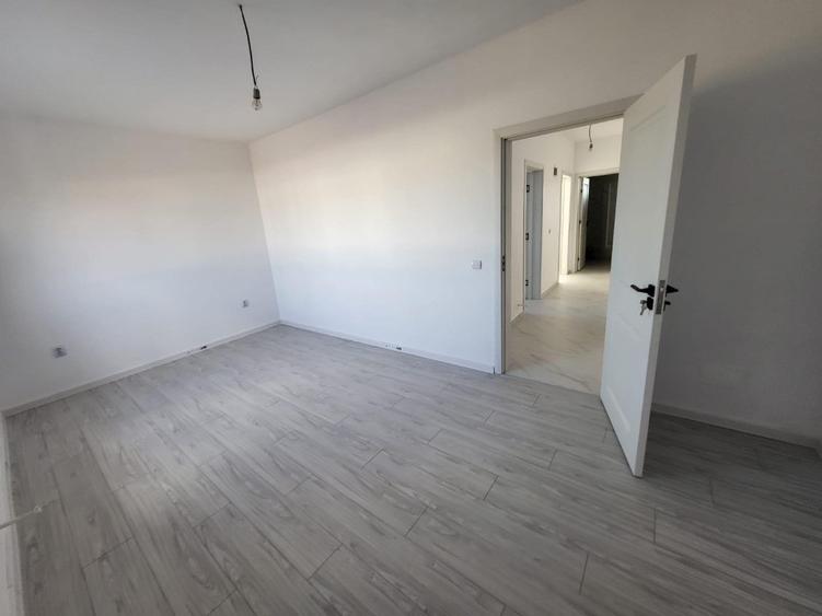 Duplex spatios cu 4 camere si mansarda cu placa de beton,gata de mutat - 7