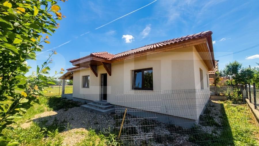 Casă individuală cu 3 camere cu Canalizare în Lazuri