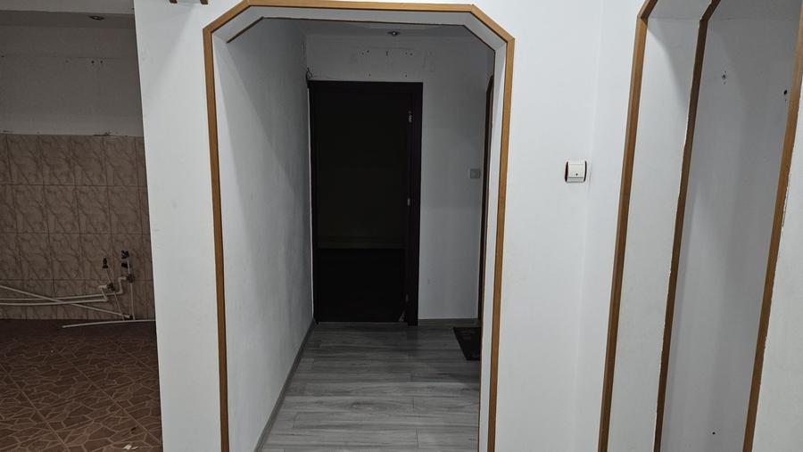 Apartament cu 3 camere decomandat în C5