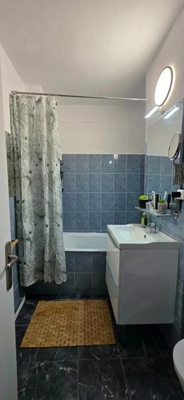 Apartament cu 3 camere decomandat în Energiei