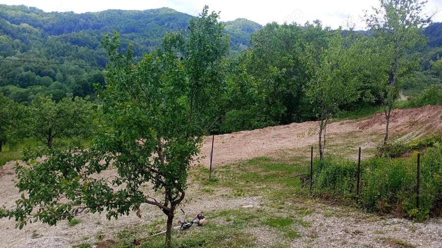 Casă cu 1 camere cu Teren 1500 Mp în Vulcana-Băi