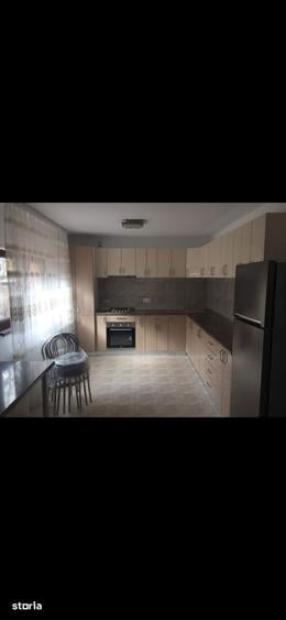 Casă cu 5 camere cu Teren 300 Mp în Roșu