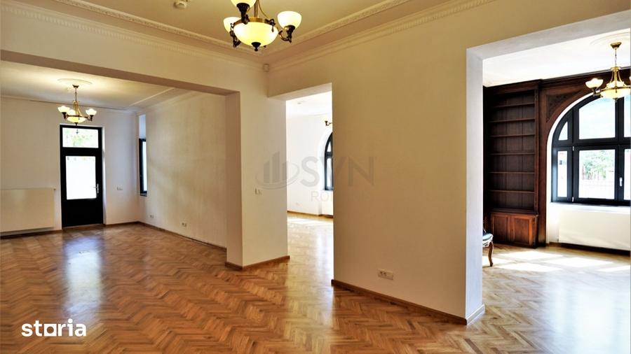 Casă cu 6 camere cu Teren 474 Mp în Romană