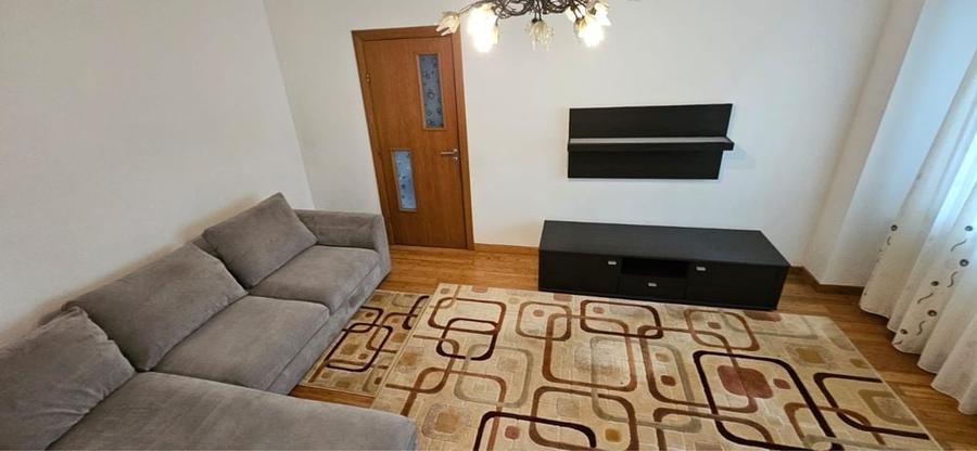 Apartament cu 4 camere semidecomandat în Timpuri Noi