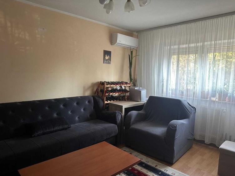 Apartament cu 4 camere decomandat în Energia