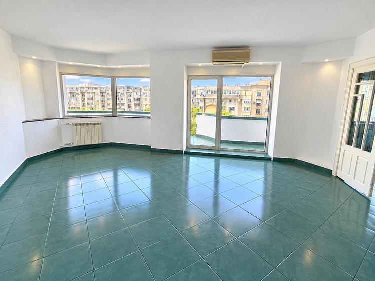 Apartament cu 3 camere decomandat în Decebal