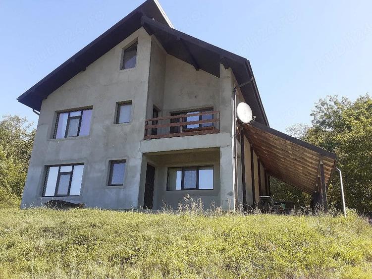 Casă cu 7 camere cu Teren 1000 Mp în Mogoșești