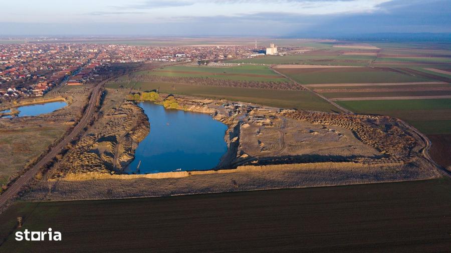 Teren de 125800 mp, în Central