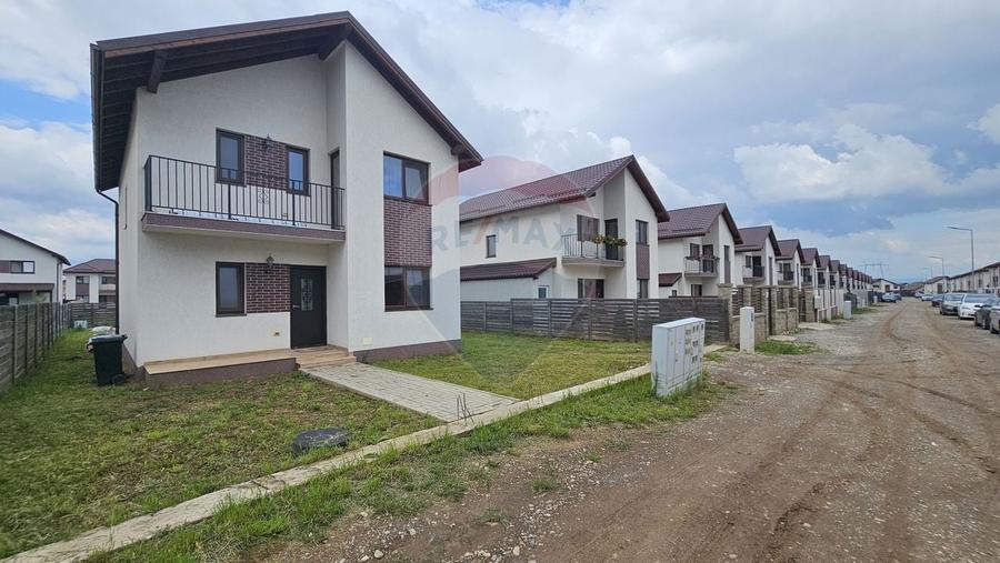 Casă individuală cu 4 camere cu Teren 400 Mp în Tărlungeni