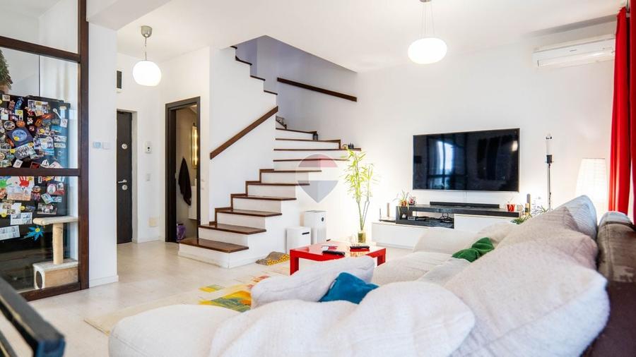 Apartament cu 3 camere semidecomandat, mobilat în Dobroești