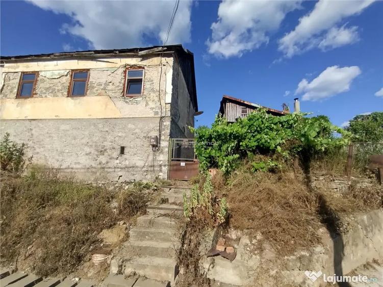 Casă cu 3 camere cu Teren 575 Mp în Central