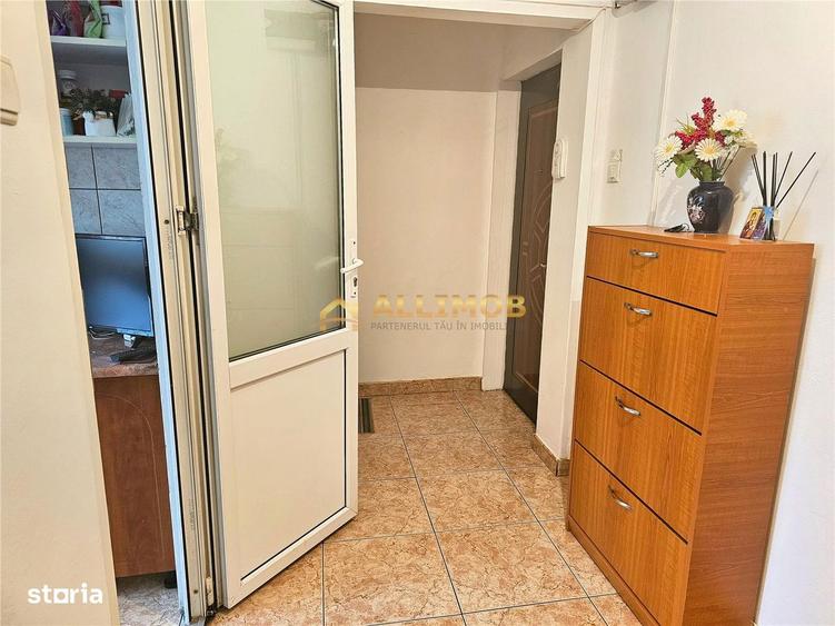 Apartament cu 2 camere semidecomandat, mobilat în Andrei Mureșanu