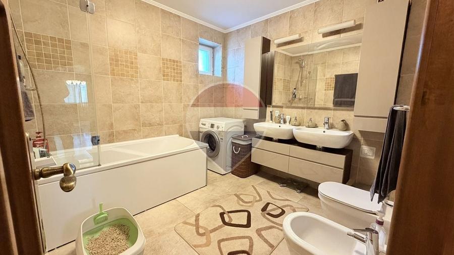Apartament cu 3 camere decomandat, mobilat în Buzaului