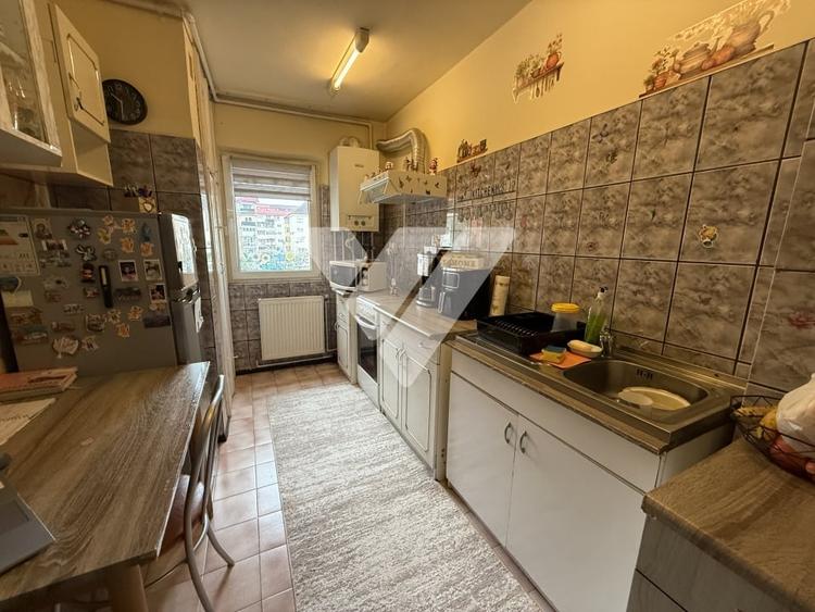 Apartament cu 3 camere decomandat, mobilat în Valea Aurie