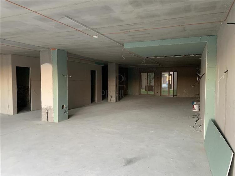 Spațiu comercial, de 180 mp, în Blașcovici