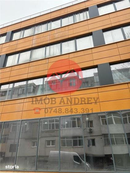 Spațiu comercial, de 1,100 mp, în Central