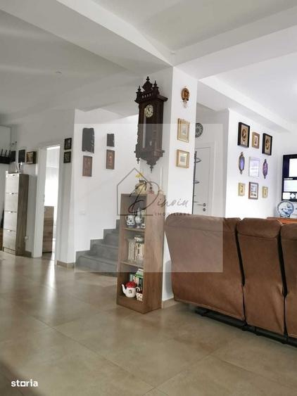 Casă cu 4 camere în Vadu Anei
